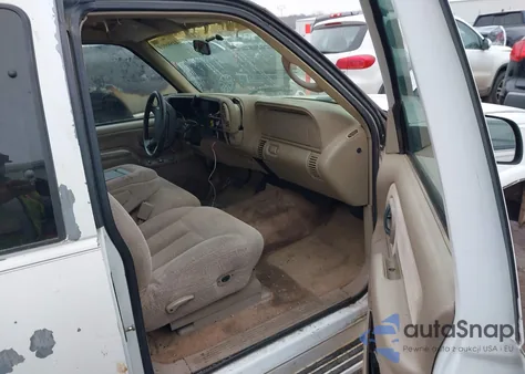 1997 Chevrolet C1500 Fleetside z USA, uszkodzony, nr VIN 2GCEC19R4V1218362